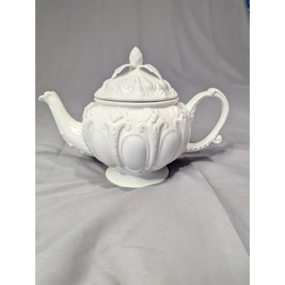 Peppertree Tabletops‎ Imports Small Teapot White Porcelain Victorian
